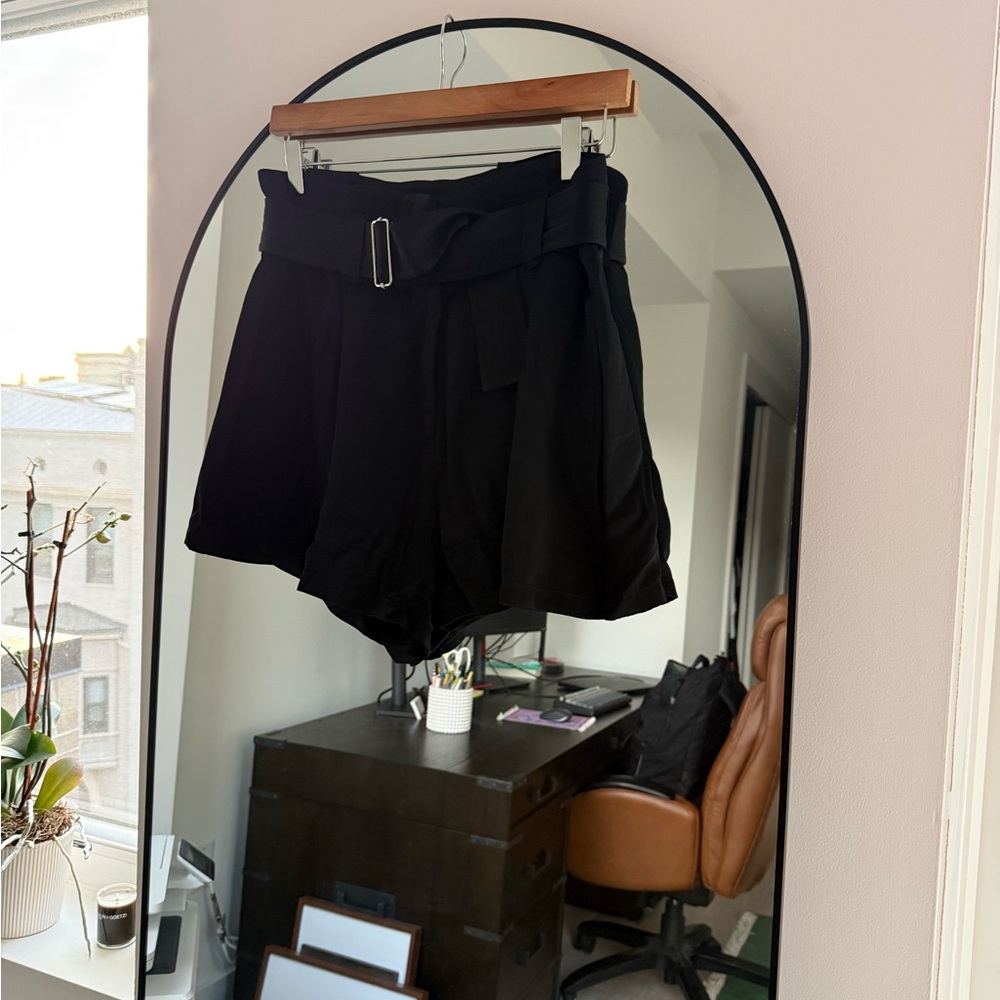 A.L.C. Deliah Short in Black Size 4